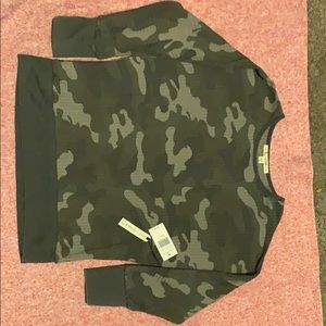 Camo thermal size large Womans 3/4 sleeve shirt